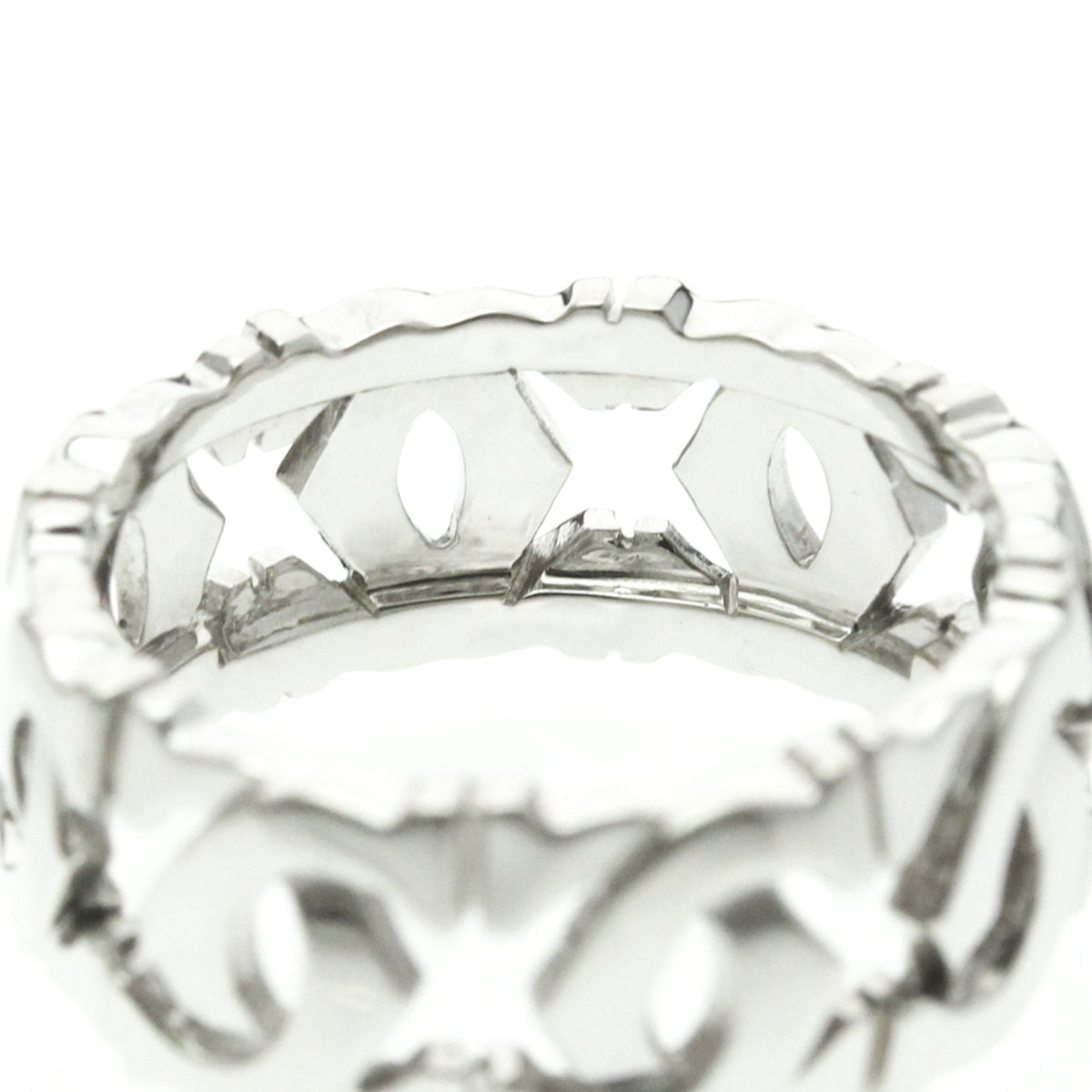 PRE-OWNED Cartier Entrelacé · 18K White Gold