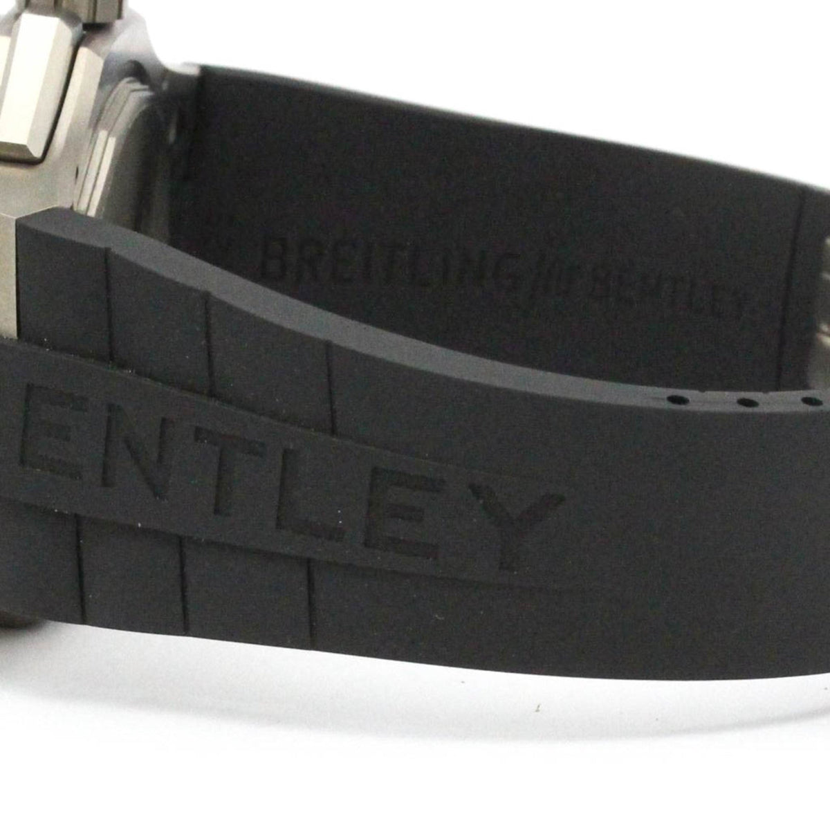 PRE-OWNED Breitling Bentley GMT · Light Body · Titanium