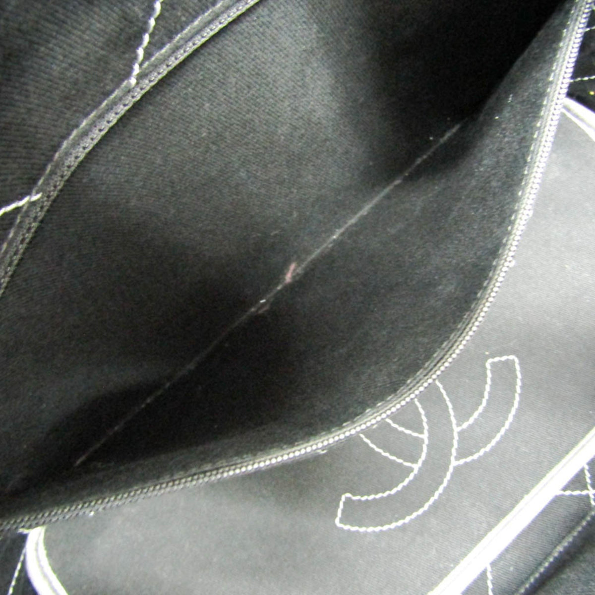 PRE-OWNED Chanel On the Road · Grained Calfskin
