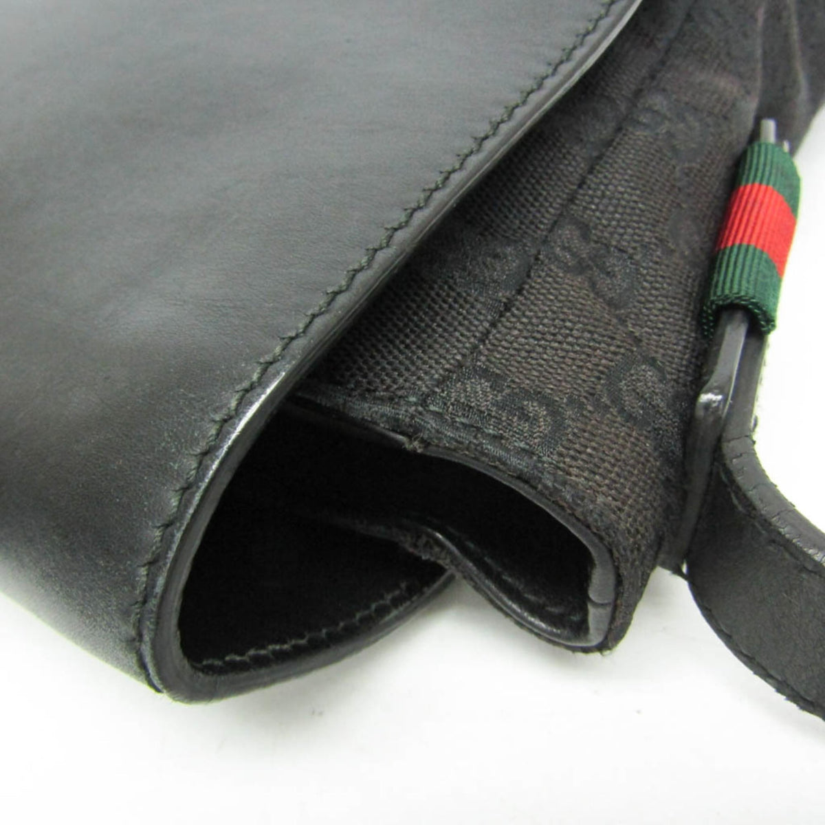 PRE-OWNED Gucci GG Canvas · Messenger Bag