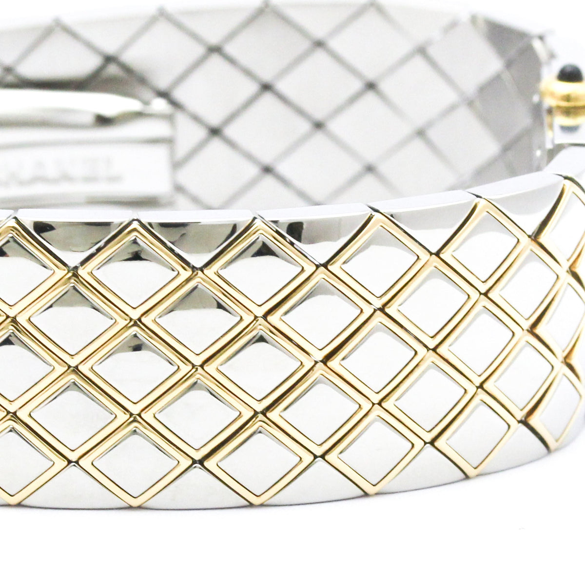 PRE-OWNED Chanel Matelasse · 18K Yellow Gold · Steel