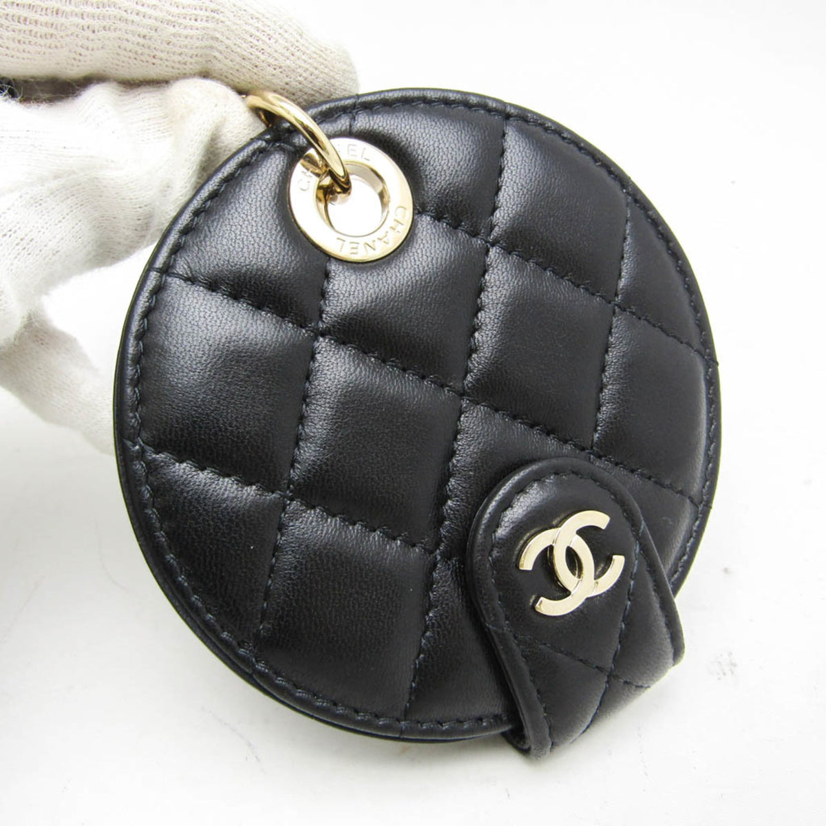 PRE-OWNED Chanel Matelasse · Lambskin Charm
