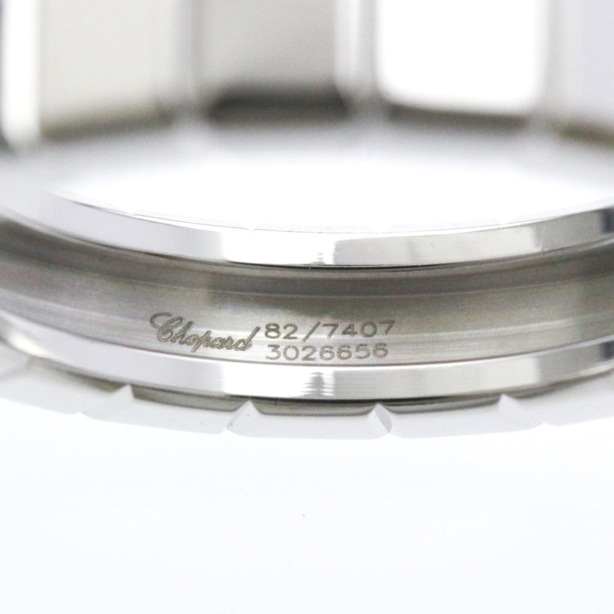 PRE-OWNED Chopard Ice Cube · 18K White Gold Size 6