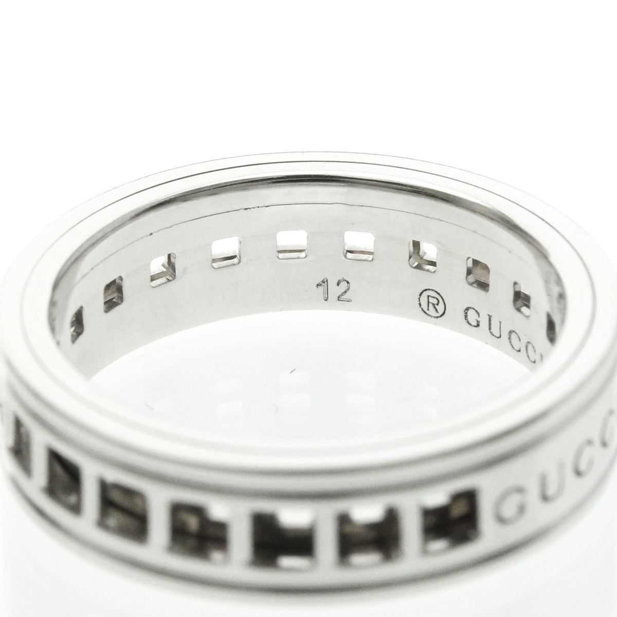 PRE-OWNED Gucci Scroll · 18K White Gold Size 6