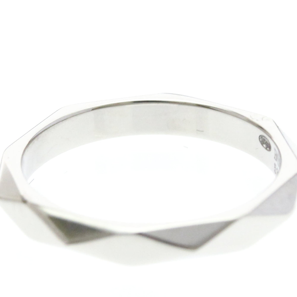 PRE-OWNED Boucheron Faceted · Platinum