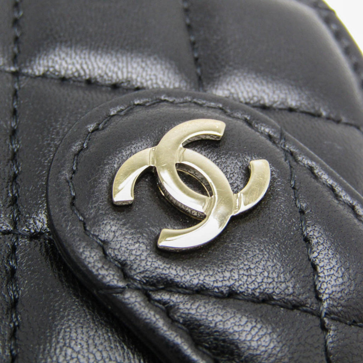 PRE-OWNED Chanel Matelasse · Lambskin Charm
