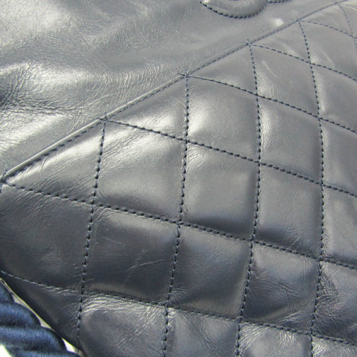 PRE-OWNED Chanel Matelassé · Chain Handle Two-Way