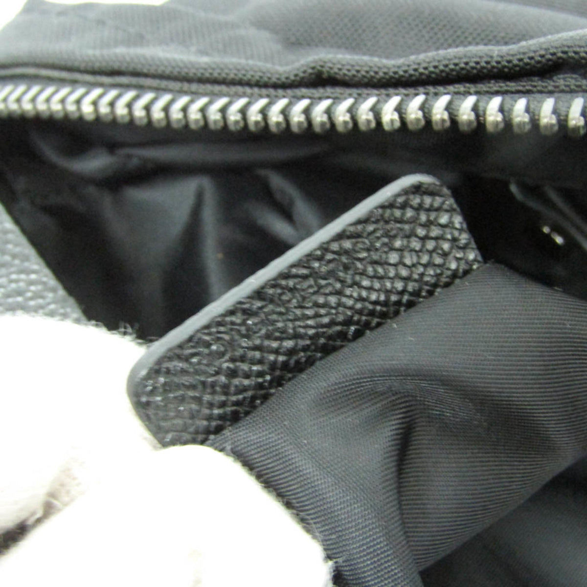 PRE-OWNED Burberry · Nylon Messenger Bag