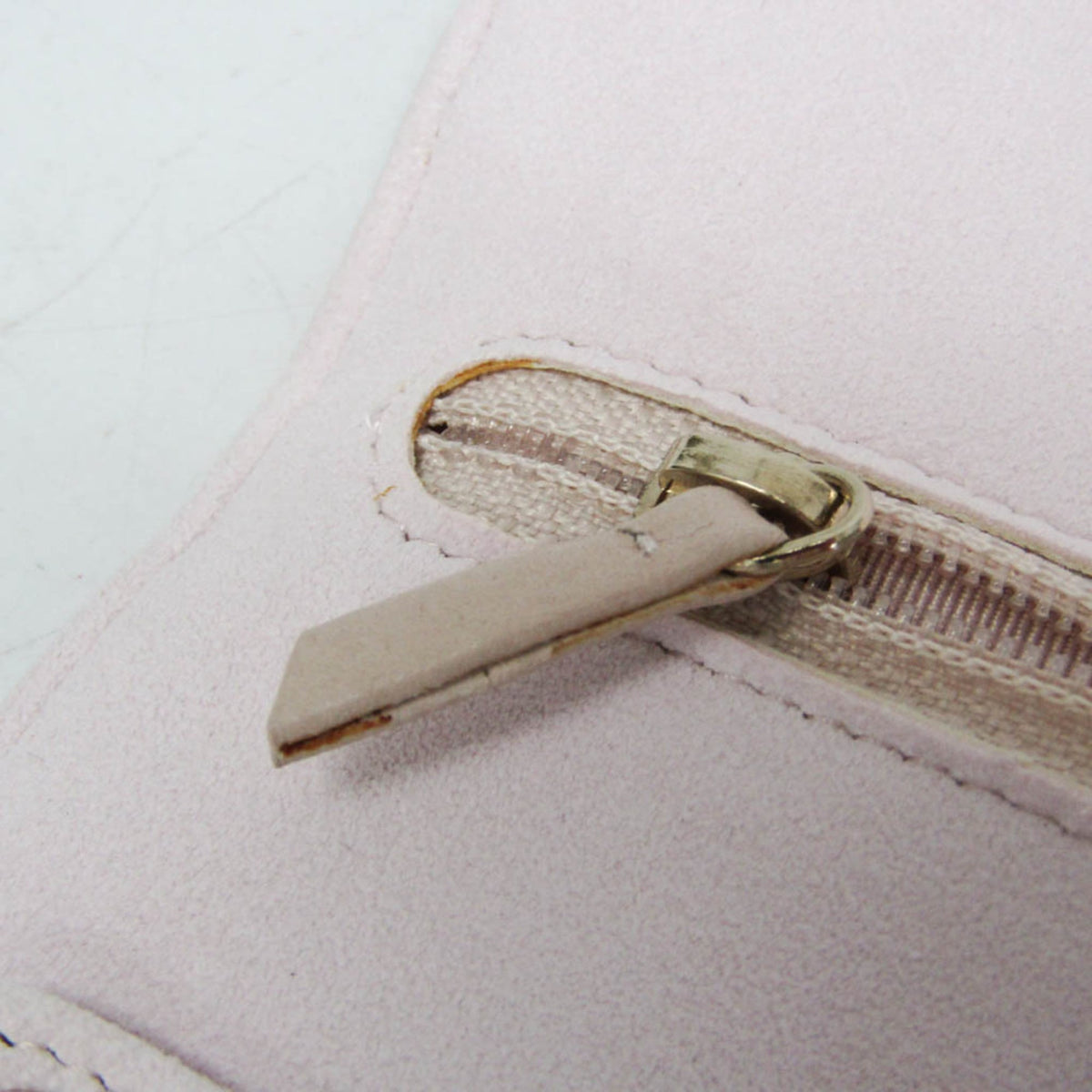 PRE-OWNED Chanel Matelassé · Jewelry Case · Lambskin