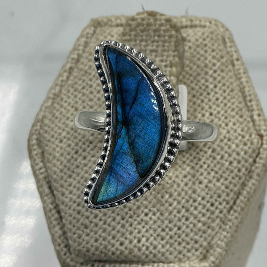 Sterling Silver Labradorite Crescent Moon Ring – Size 9 – Intuition, Protection & Mystical Energy