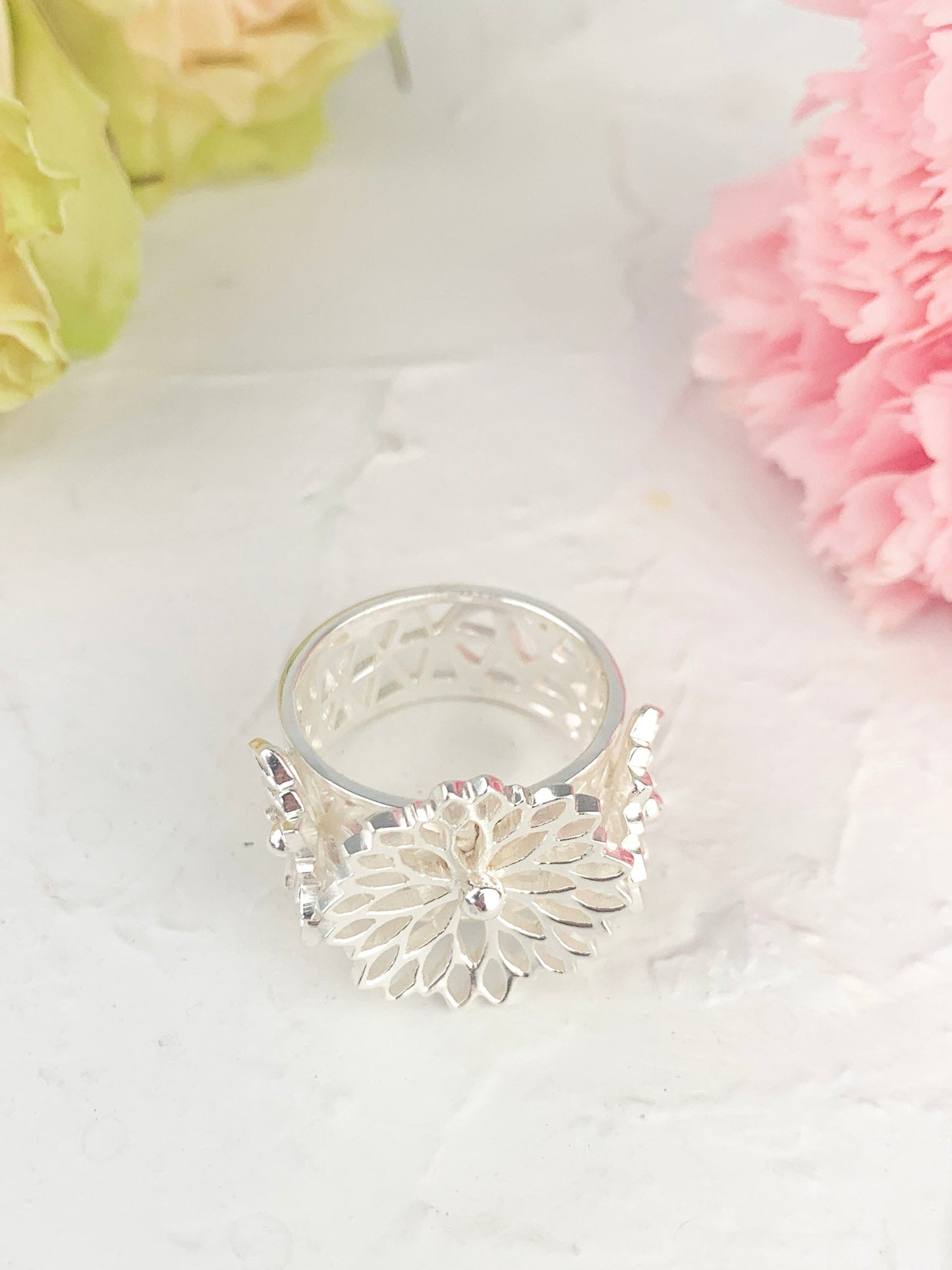 Big Bouquet Filigree Ring