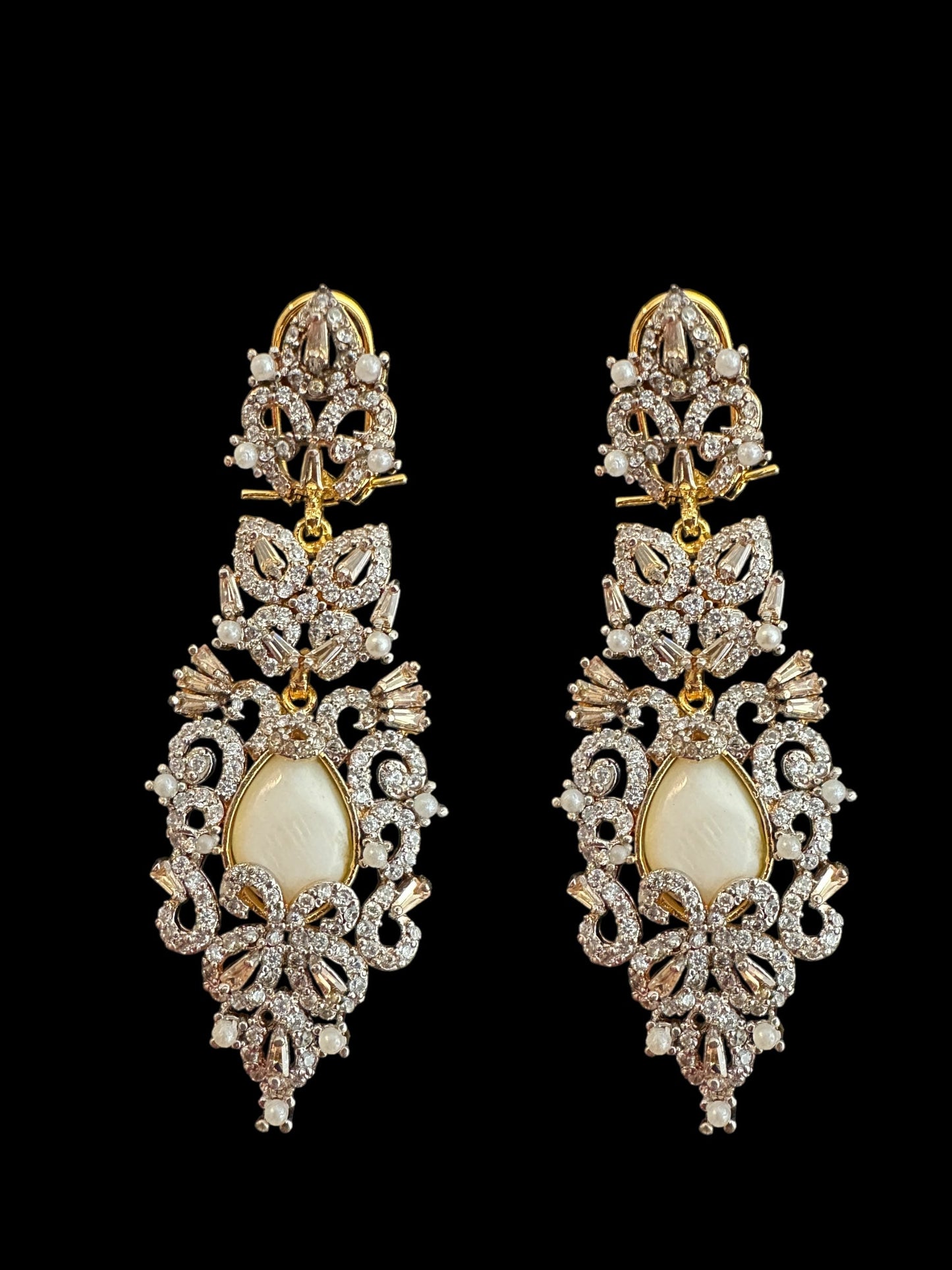 DNS158  Cz necklace with earrings in mother of pearl , gold plated ( READY TO SHIP )