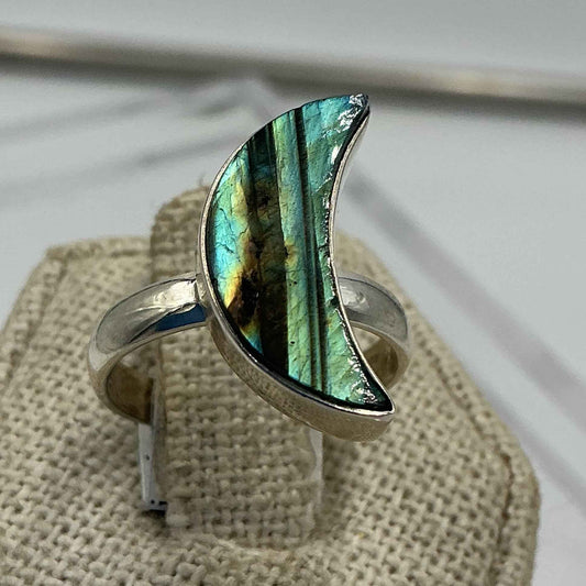 Sterling Silver Labradorite Crescent Moon Ring – Size 7 – Protection, Intuition & Transformation