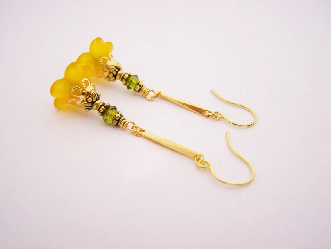 Orange Flower Beaded Glass Earrings - Gold Earrings - Flower Earrings - Dangle Earrings