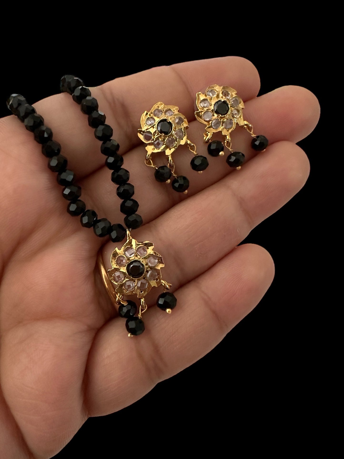 PS321  Sara pendant and earrings set ( READY TO SHIP )