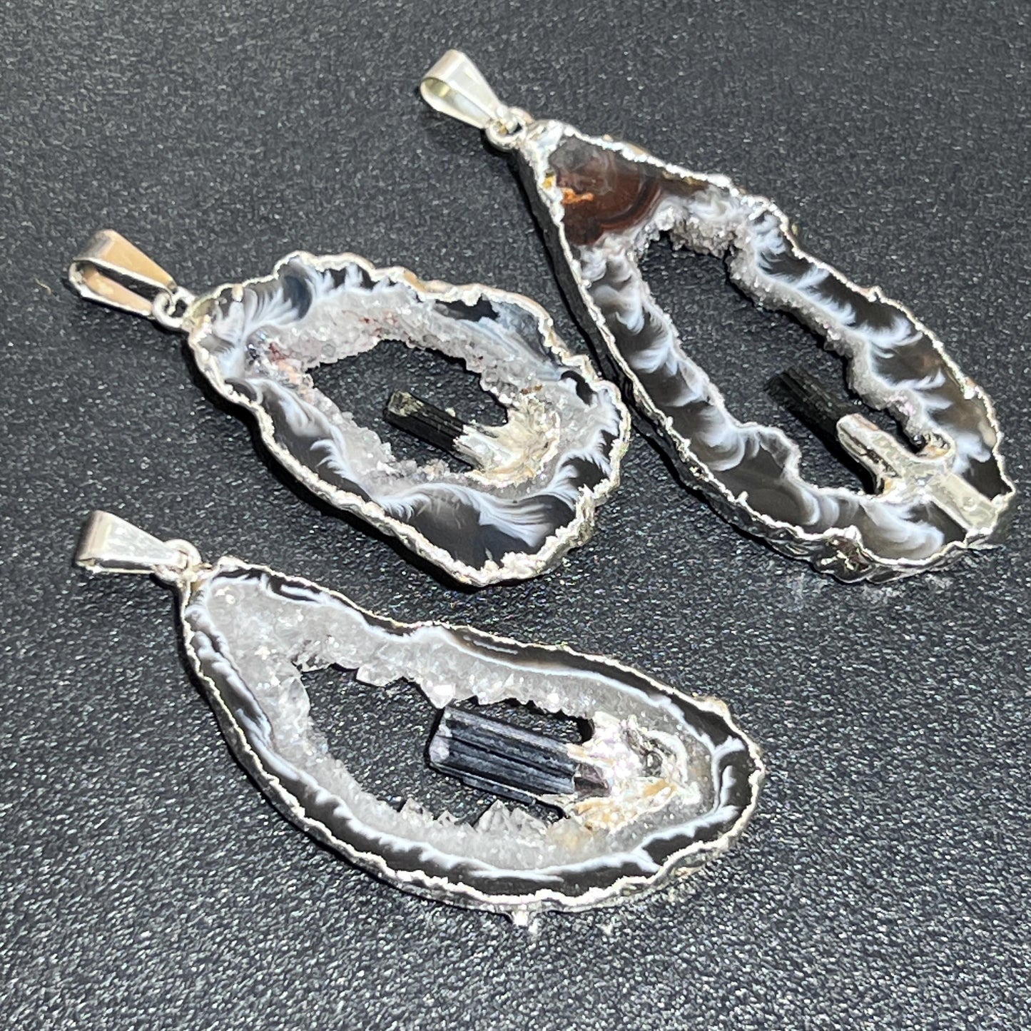 Oco Geode Druzy with Tourmaline Crystal Point Pendant (Silver Plated)