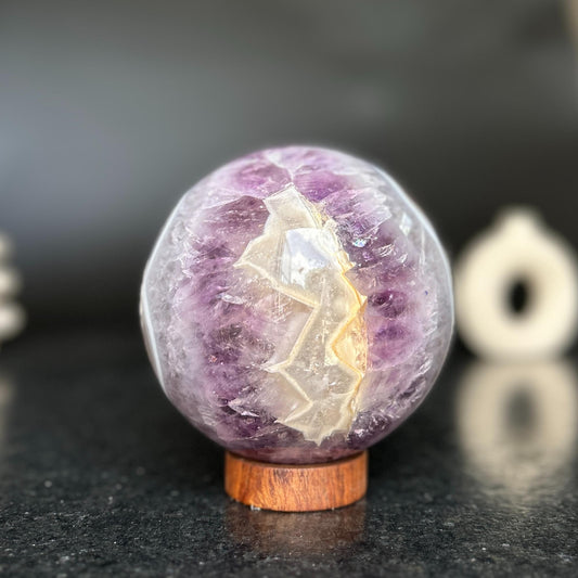 Amethyst gem, Geode decor