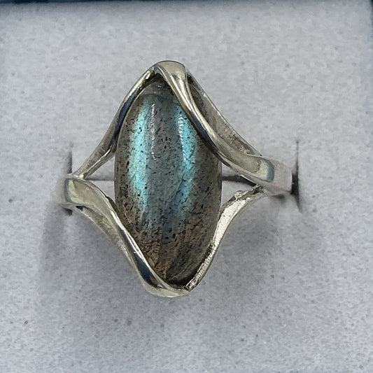 Sterling Silver Light Labradorite Oval Ring - Size 8 - Magic Container