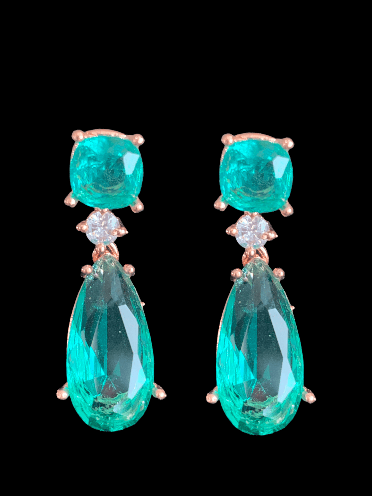 DER788 Cz tear drop earrings ( READY TO SHIP )