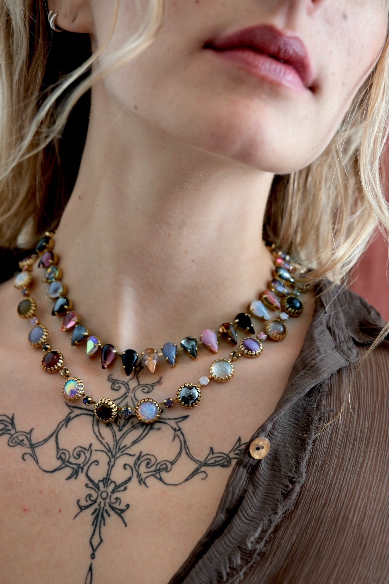 Paint Pot Layering Choker in Punk Rocks (Gold)