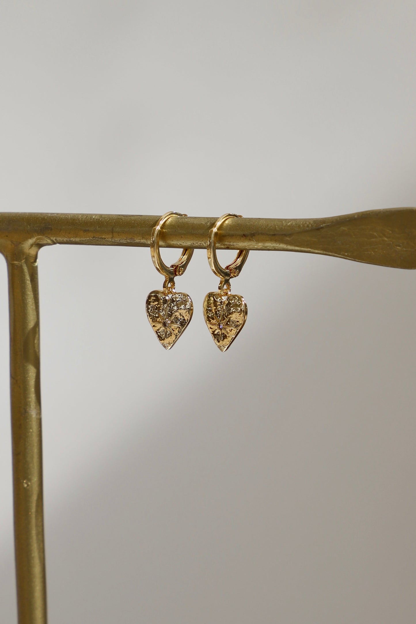 STARBURST HEART HUGGIES