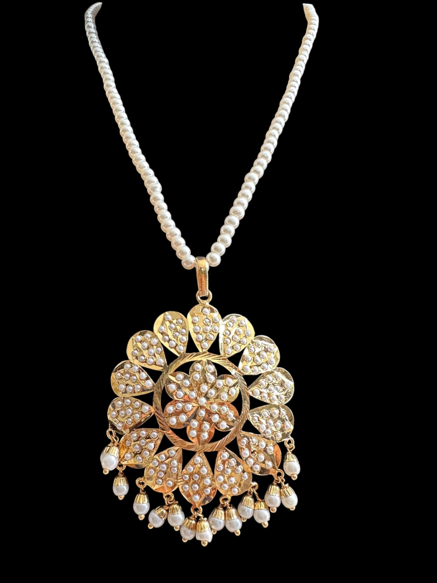 PS376 Kavya pendant set in pearls   ( READY TO SHIP)