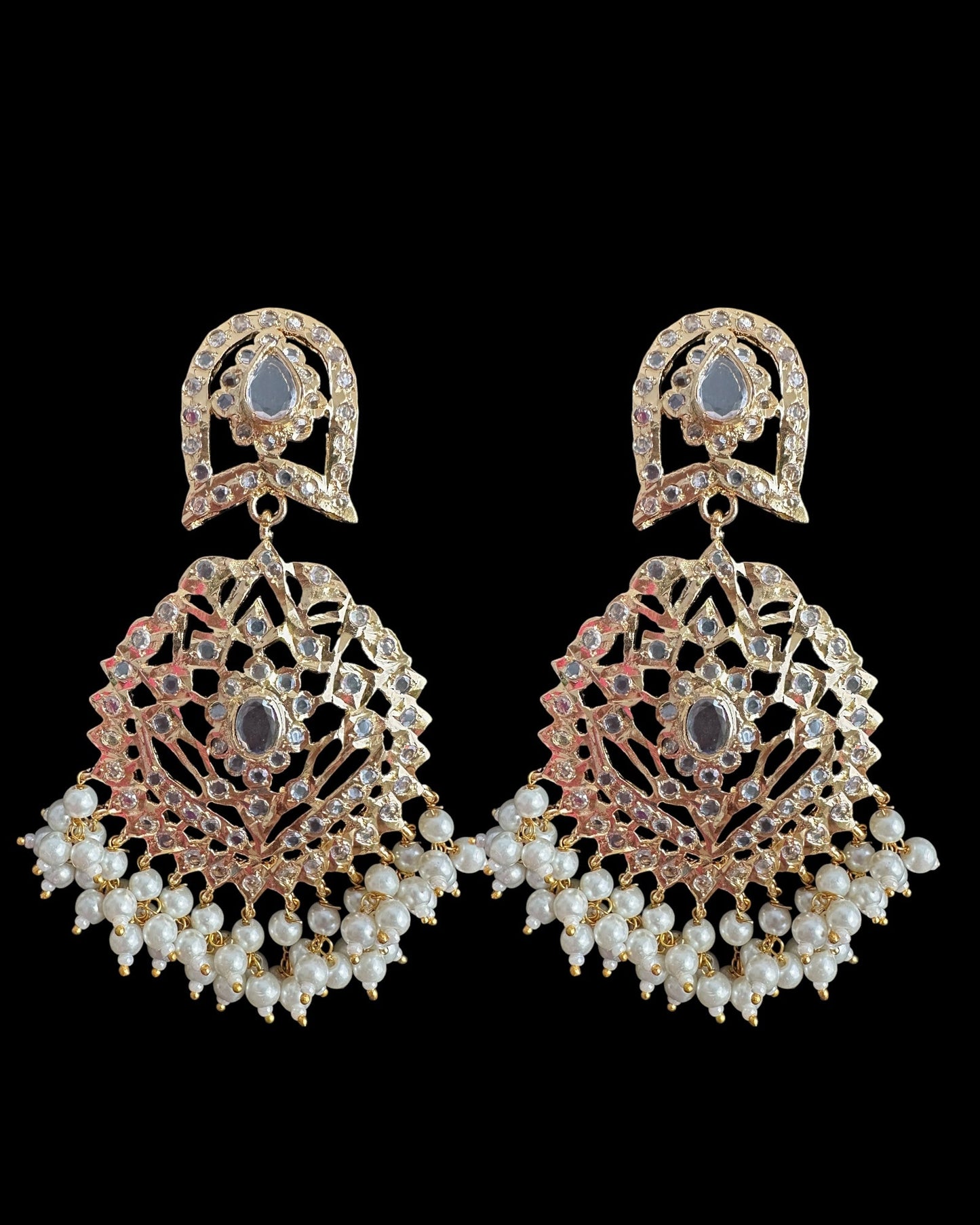 DER744  Jiera gold plated  earrings in pearls  (  READY TO SHIP )