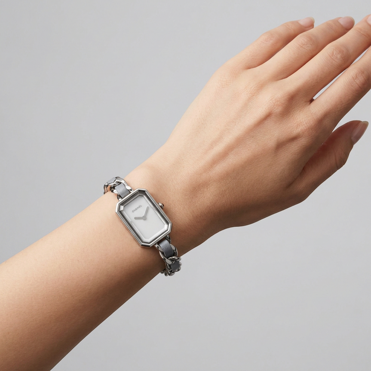 PRE-OWNED Chanel Premiere Lock · Steel · Mother-of-Pearl