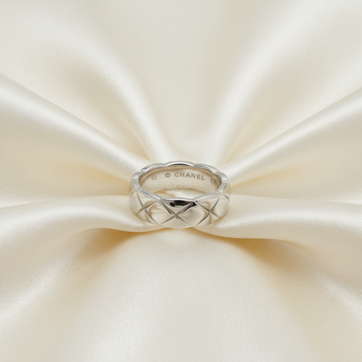 PRE-OWNED Chanel Coco Crush · 18K White Gold Size 6