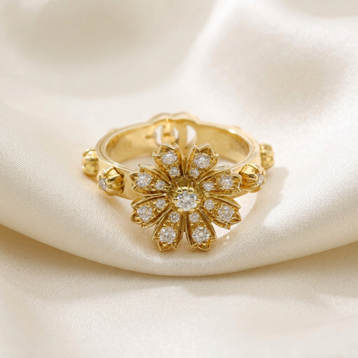 PRE-OWNED Gucci Flora Diamond · 18K Yellow Gold Size 6.75