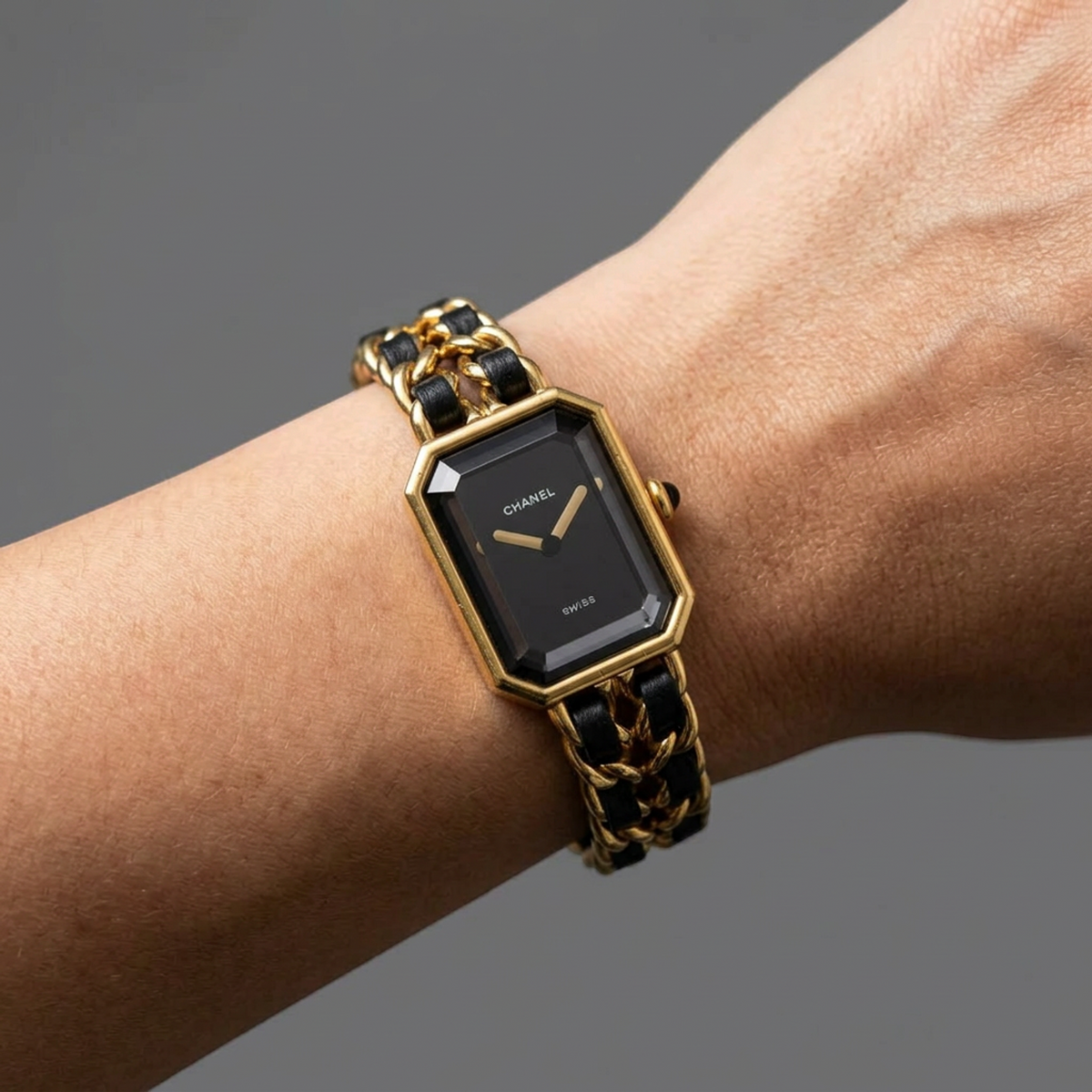 PRE-OWNED Chanel Premiere · Gold Plated · Quartz