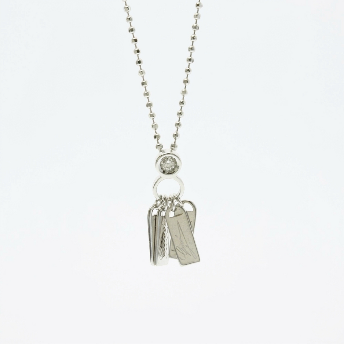 PRE-OWNED Gucci Diamond Tag · 18K White Gold