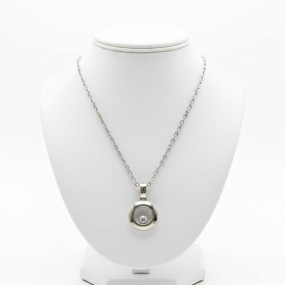 PRE-OWNED Chopard Happy Diamonds · 18K White Gold