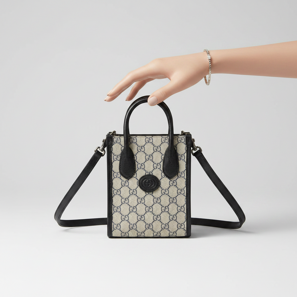 PRE-OWNED Gucci Interlocking G · GG Supreme