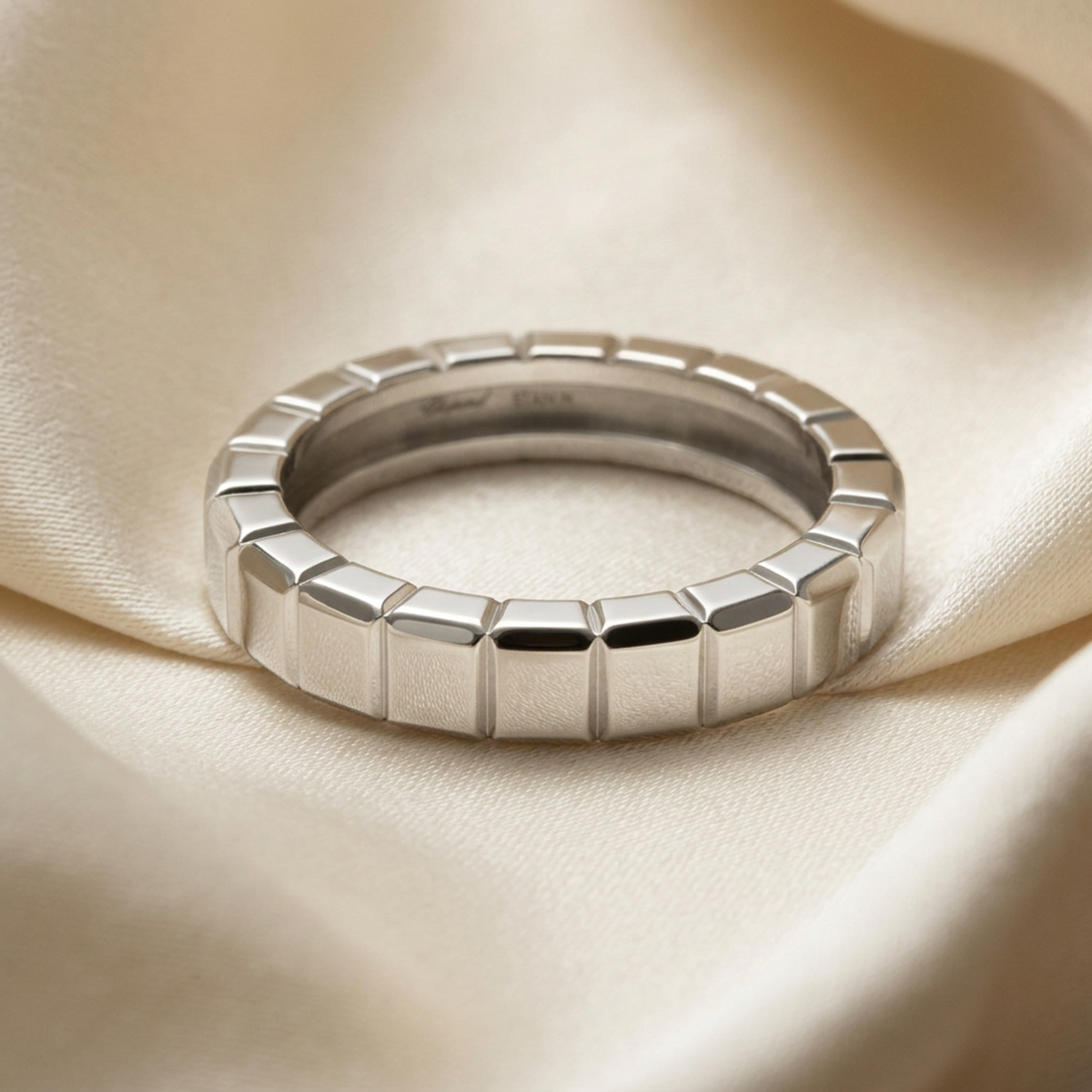 PRE-OWNED Chopard Ice Cube · 18K White Gold Size 7.5