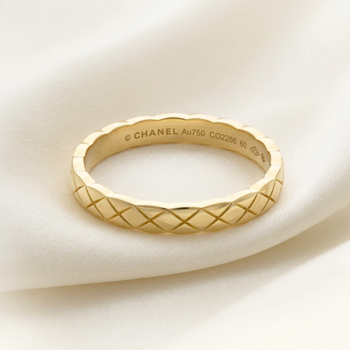 PRE-OWNED Chanel Coco Crush · 18K Yellow Gold · Mini Size 9