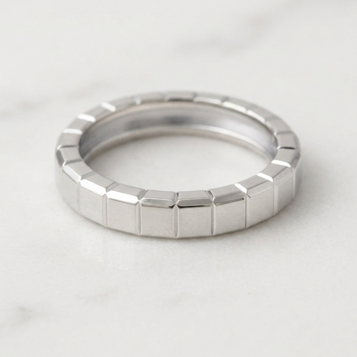 PRE-OWNED Chopard Ice Cube · 18K White Gold Size 9