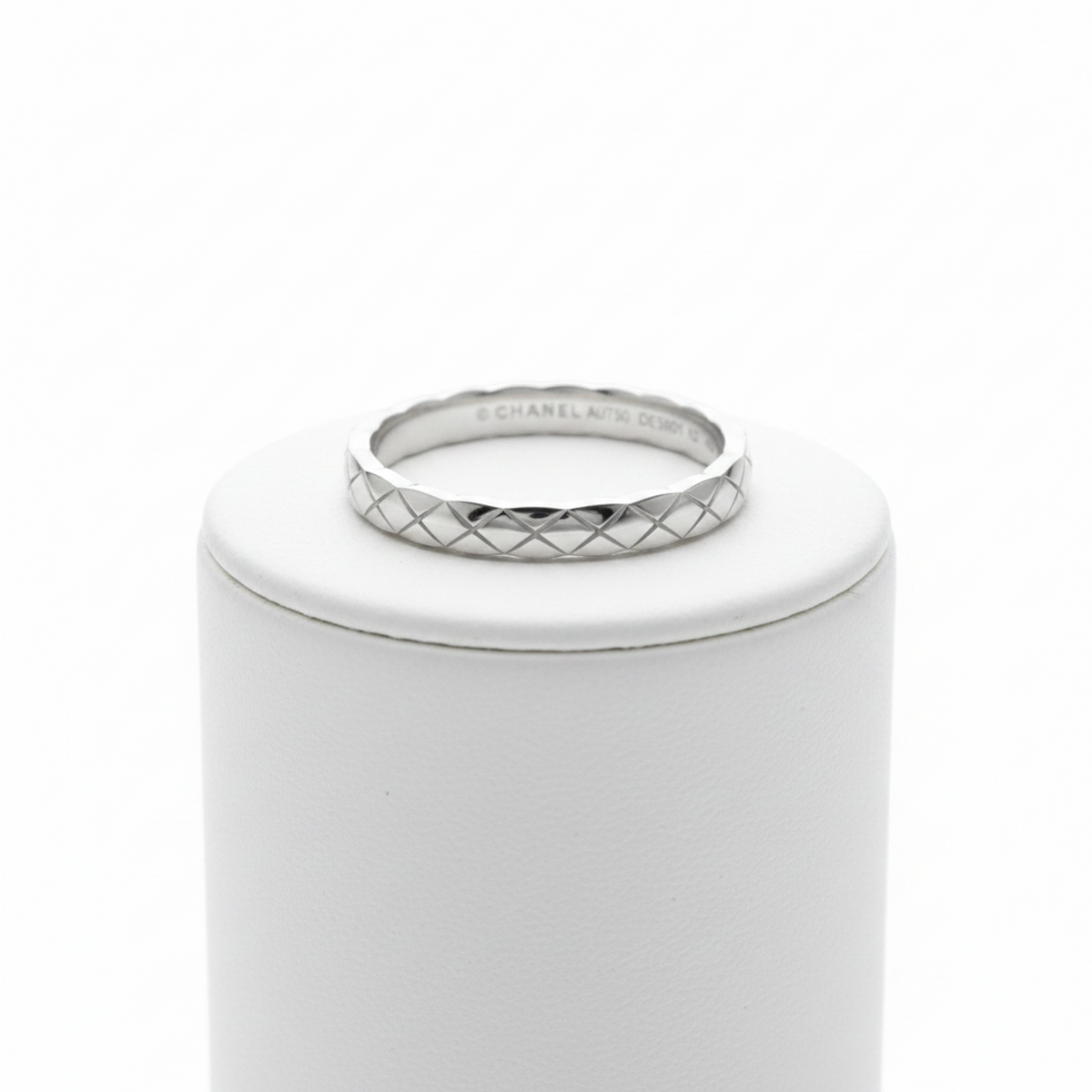 PRE-OWNED Chanel Coco Crush · 18K White Gold Size 10