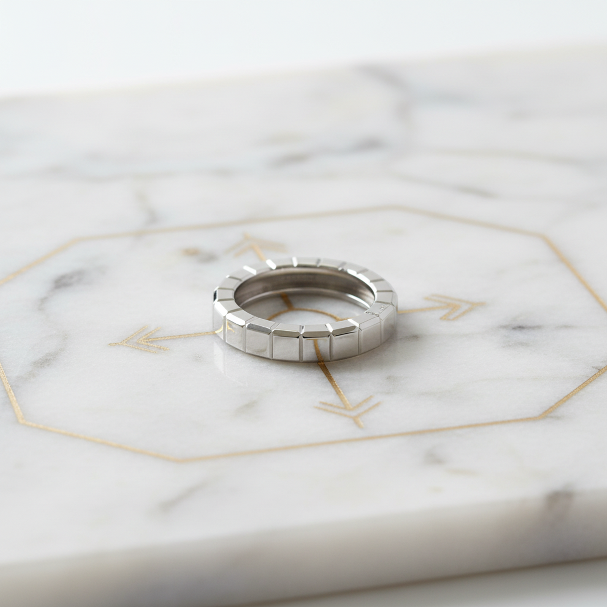 PRE-OWNED Chopard Ice Cube · 18K White Gold Size 6