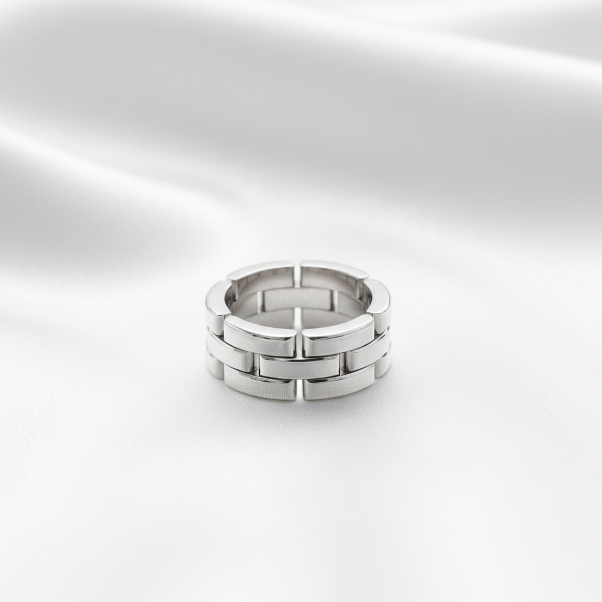 PRE-OWNED Cartier Maillon Panthère · 18K White Gold
