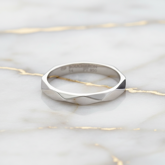 PRE-OWNED Boucheron Faceted · Platinum