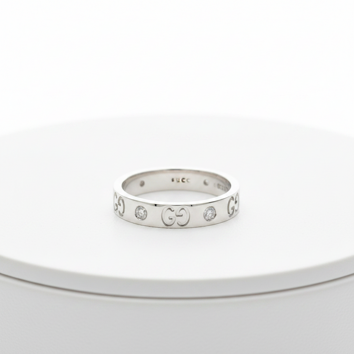 PRE-OWNED Gucci Icon · 18K White Gold · Diamond