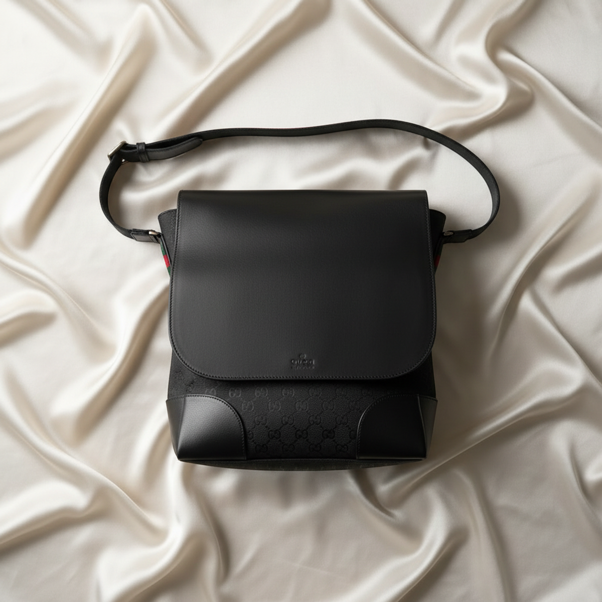 PRE-OWNED Gucci GG Canvas · Messenger Bag