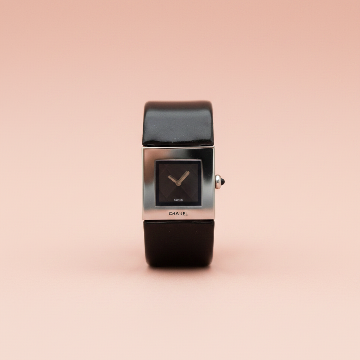 PRE-OWNED Chanel Matelassé · Steel · Quartz