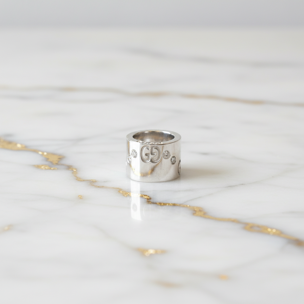PRE-OWNED Gucci Icon · 18K White Gold · Diamond