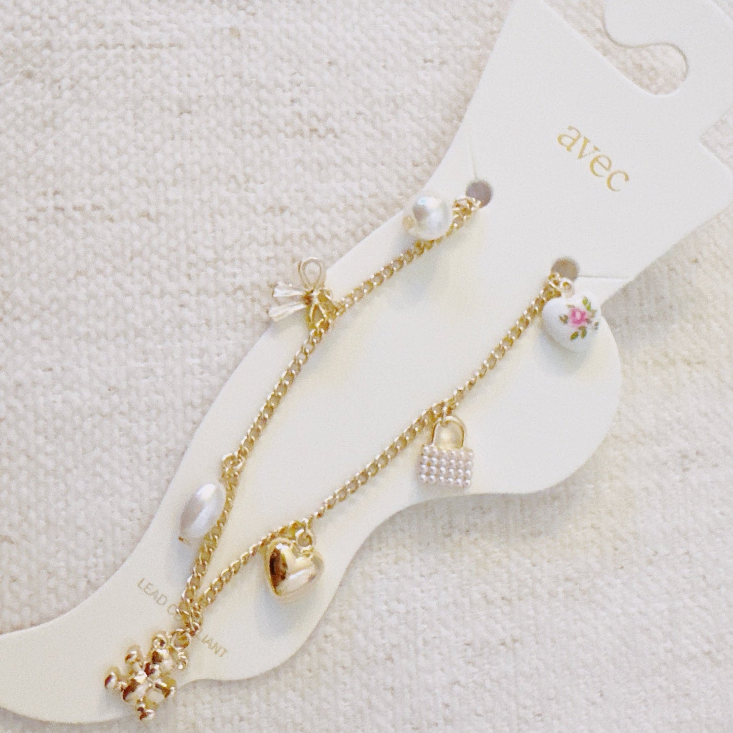 Bear & Bow Charm Anklet – Playful Gold Chain with Heartfelt Details