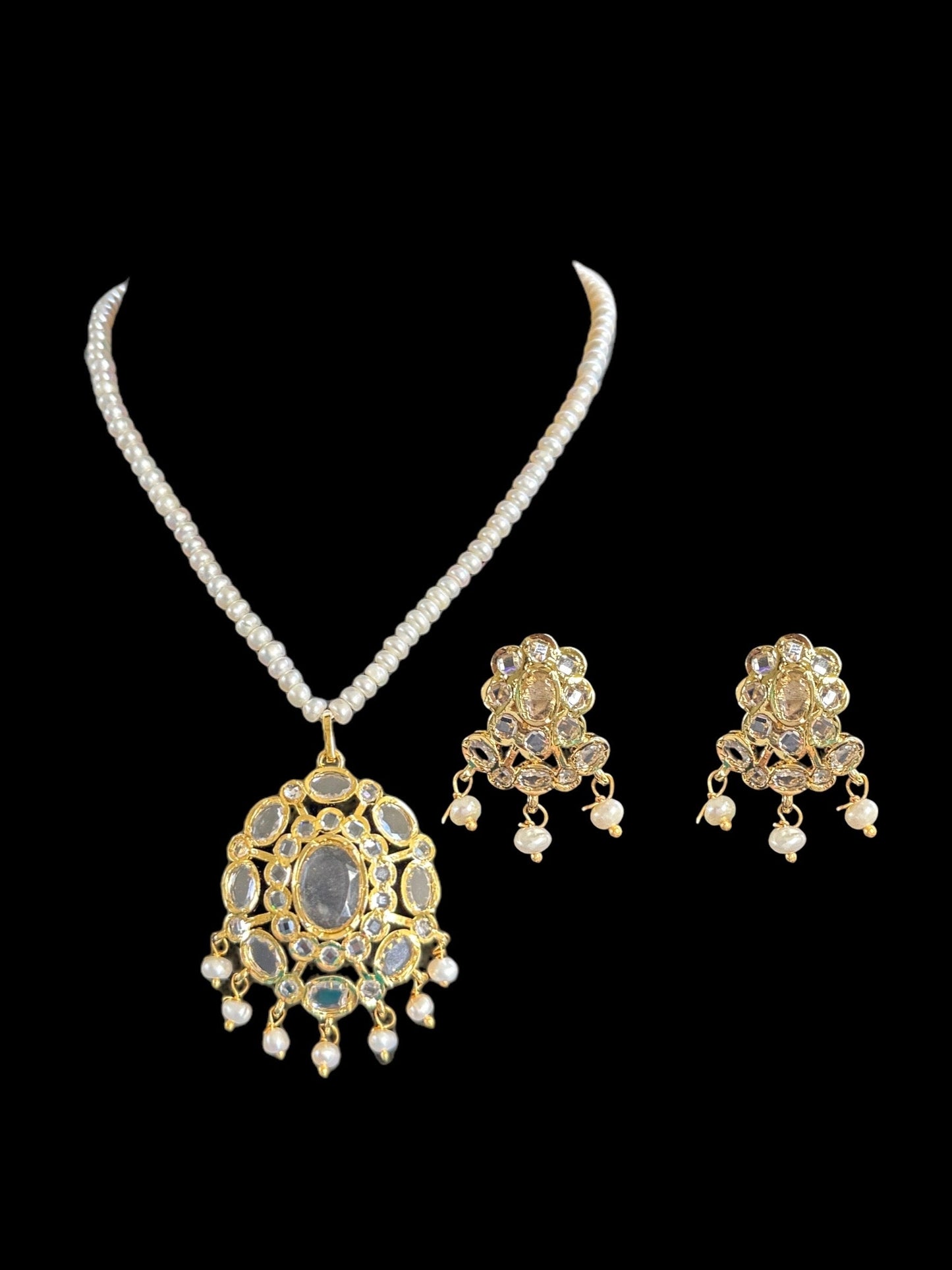 PS224 Gold plated pendant set with earrings in fresh water pearls ( READY TO SHIP )