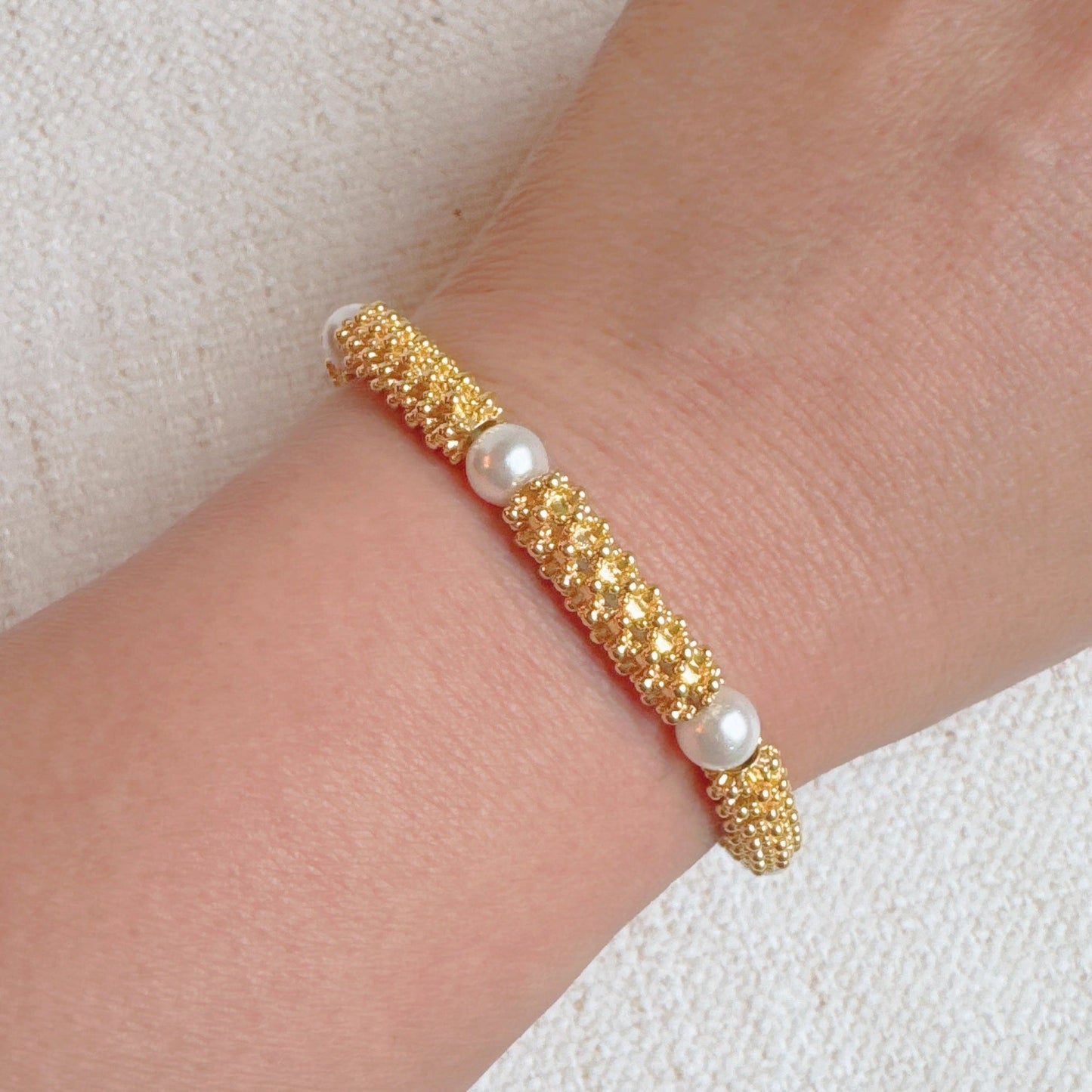 Chris Pearl Stretch Bracelet