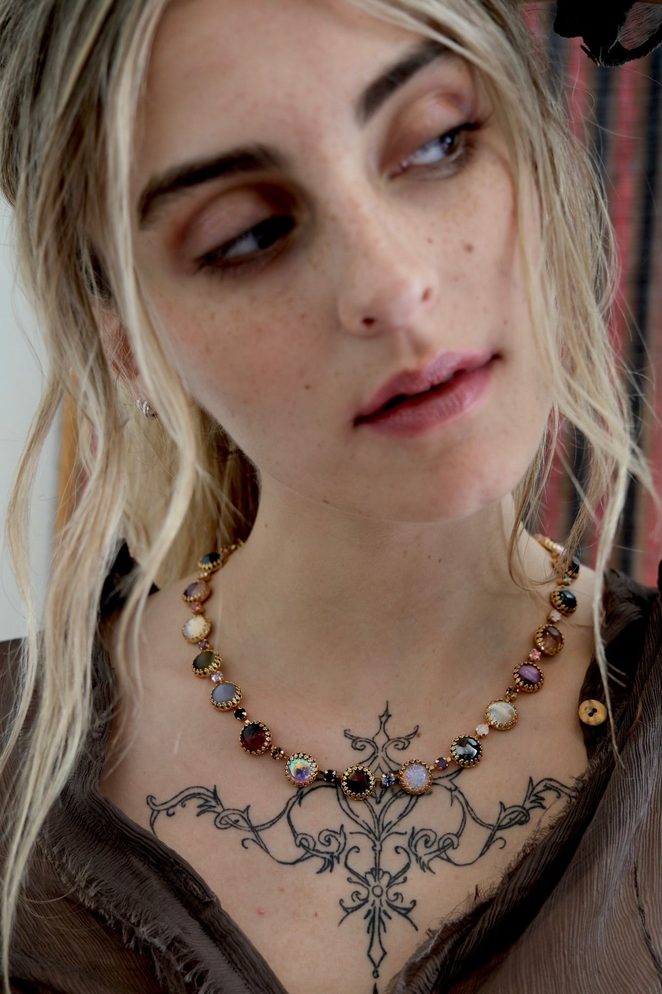 Paint Pot Layering Choker in Punk Rocks (Gold)