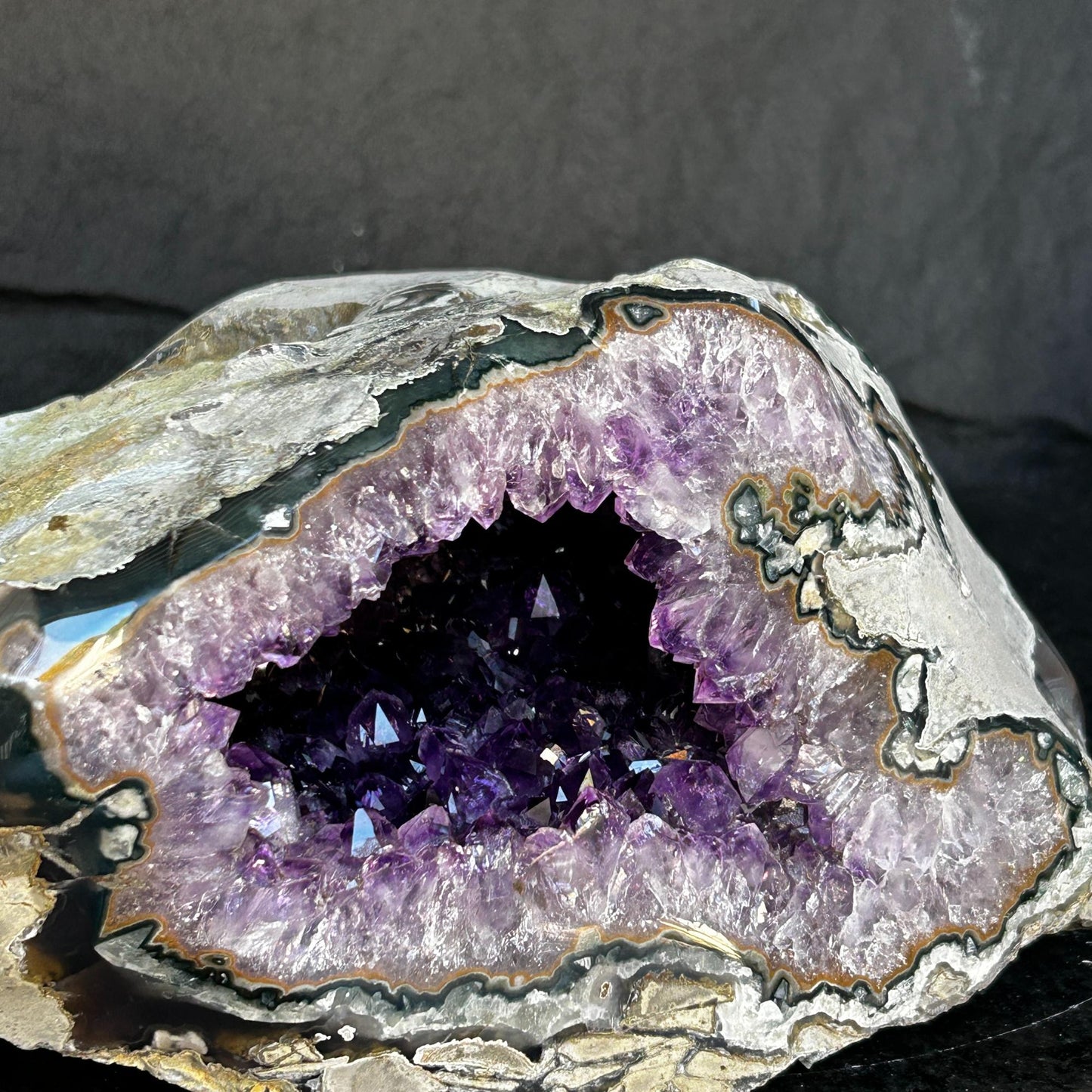 Amethyst geode, Extra large geode cave